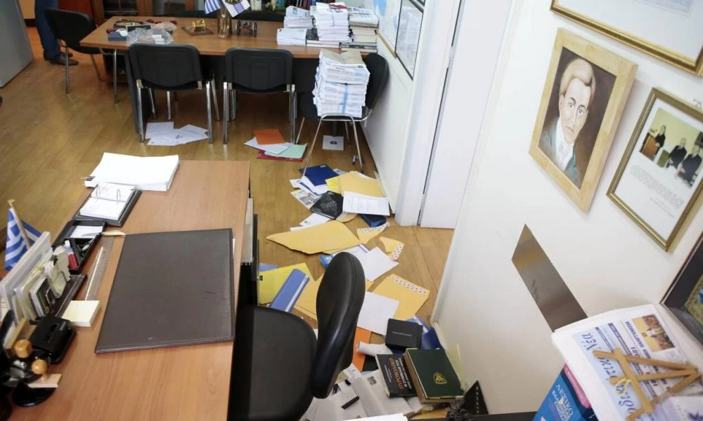 Χειροπέδες σε σεσημασμένο ντουέτο για την διάρρηξη στο γραφείο Τσακαλώτου